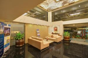The lobby or reception area at Monarch Luxur - Infantry Road