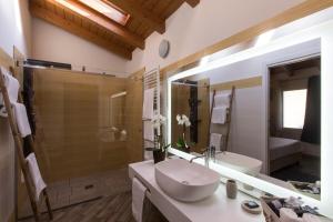 a bathroom with a sink and a shower at BHL Boutique Rooms Legnano in Legnano