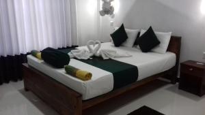 Postel nebo postele na pokoji v ubytování The Green Village Dambulla