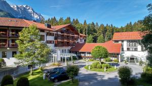 an aerial view of a hotel in the mountains at Hotel am Badersee in Grainau