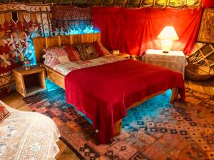Cotswolds Camping at Holycombe客房内的一张或多张床位