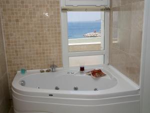 A bathroom at Rhapsody Hotel Kas
