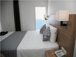 A bed or beds in a room at Rhapsody Hotel Kas