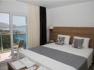 A bed or beds in a room at Rhapsody Hotel Kas