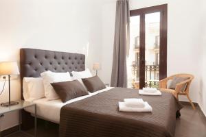Postel nebo postele na pokoji v ubytování EasySleep Gaudi Terrace