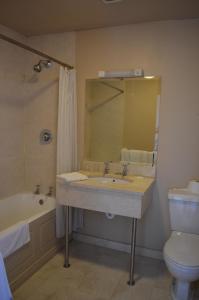 Bagno di The Cliff House Hotel