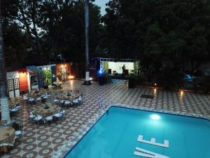 Bazén v ubytování Hotel Mar y Luna nebo v jeho okolí