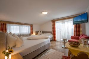 Postel nebo postele na pokoji v ubytování Hotel Theresia Garni