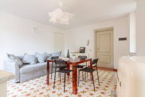 A kitchen or kitchenette at Papavero Accademia Carrara