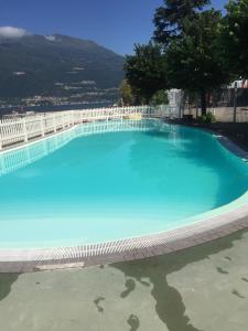 The swimming pool at or close to Daniel House
