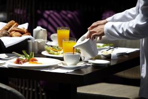Comida no hotel ou em algum lugar perto