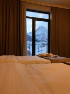 Rúm í herbergi á Toliketi Kazbegi