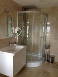 A bathroom at Rhapsody Hotel Kas