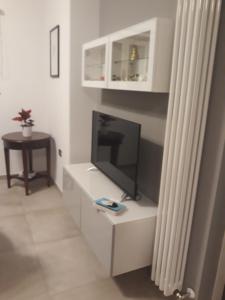 TV a/nebo společenská místnost v ubytování Cuoreverde Matera