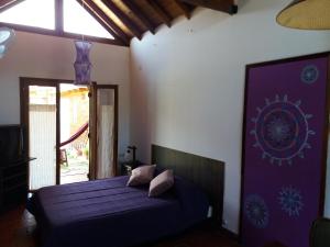 a bedroom with a blue bed with a purple wall at Cabañas Alfar Sol y Mar in Mar del Plata