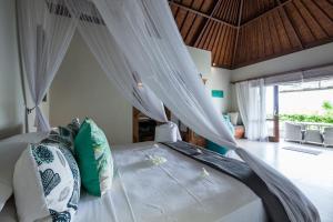Cama o camas de una habitación en Bersantai Villas Lembongan Island