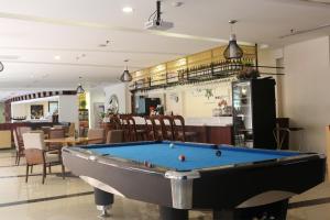 Java Palace Hotel tesisinde bir bilardo masası
