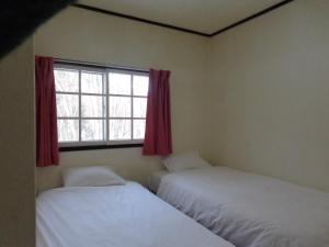 Postel nebo postele na pokoji v ubytování Hakuba Matata Lodge