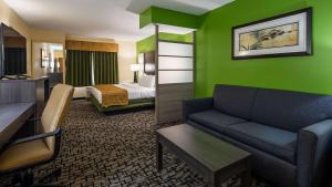 Posezení v ubytování Best Western Crown Inn & Suites - Batavia + 7 fotografií