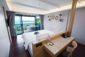 Foto da galeria de Andaman Cannacia Resort & Spa - SHA Extra Plus em Praia de Kata