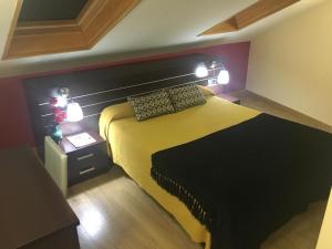 Posteľ alebo postele v izbe v ubytovaní Hostal Doña Juana