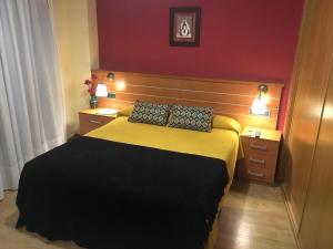 Posteľ alebo postele v izbe v ubytovaní Hostal Doña Juana