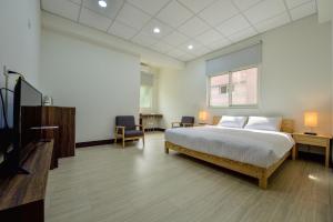 Una cama o camas en una habitación de Ta Li Wen B&B