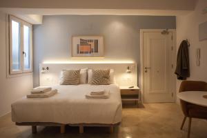 a bedroom with a bed with towels on it at Gran Central Suites in Madrid