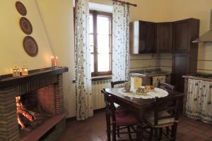 Kuchyň nebo kuchyňský kout v ubytování Agriturismo Il Cavallino Saturnia