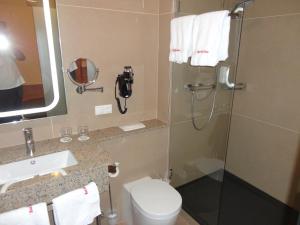 Ein Badezimmer in der Unterkunft Hotel Cafe Lorenz