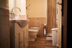 a bathroom with a sink and a toilet in it at Chalet Vecchio Rifugio - Monte Amiata in Castel del Piano +70 photos