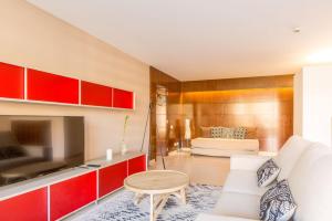 TV a/nebo společenská místnost v ubytování Apartments Maria - Salgados 10A0D