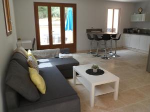 a living room with a couch and a table at Villa Célestine in Roussillon