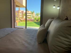 Appartement à Prestigia Marrakeche avec jardin 객실 침대