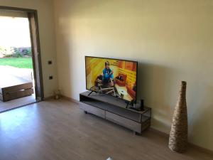 Appartement à Prestigia Marrakeche avec jardin TV 또는 엔터테인먼트 센터