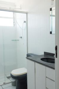 Bilik mandi di Residencial Larissa Elena