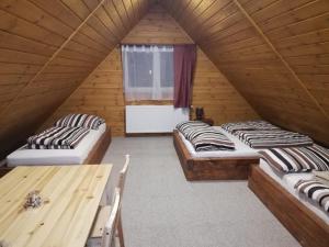 Posteľ alebo postele v izbe v ubytovaní Apartmány U Vlka