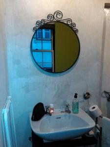 a bathroom with a sink and a mirror on the wall at Inglesinhos 1 in Lisbon