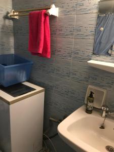 Bathroom sa Luxury apartment close to city center, university and children's hospital