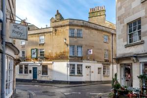an old building in the middle of a street at Stylish & Spacious City Center Georgian Townhouse in Bath