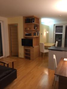 Kuchyň nebo kuchyňský kout v ubytování Haus Arosa