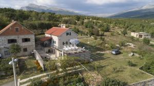 Letecký snímek ubytování Villa Cetina