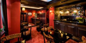 Ο χώρος του lounge ή του μπαρ στο Maison Grecque Hotel Extraordinaire