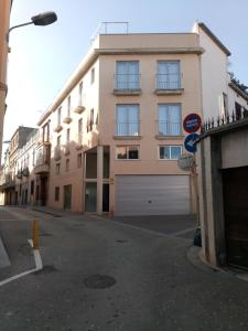 an empty street in front of a building at Hostal Sant Sadurní in Sant Sadurní dʼAnoia