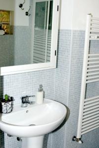 Phòng tắm tại San Luigi Milano Apartment