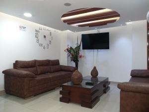 TV a/nebo společenská místnost v ubytování Hotel Ibague Plaza