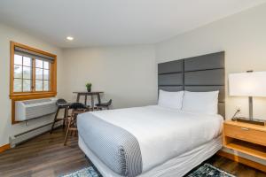 Postel nebo postele na pokoji v ubytování Grey Fox Inn
