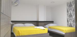 Postel nebo postele na pokoji v ubytování Hotel Ibague Plaza