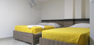 Postel nebo postele na pokoji v ubytování Hotel Ibague Plaza