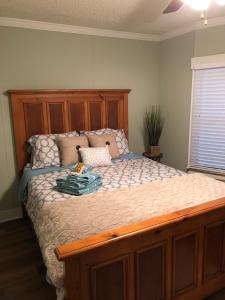 Postel nebo postele na pokoji v ubytování Beaufort SC New Renovation, Close to Parris Island, Historic Downtown, Beautiful Beaches, Sleeps 6